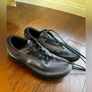 ON CloudStratus Running Shoes